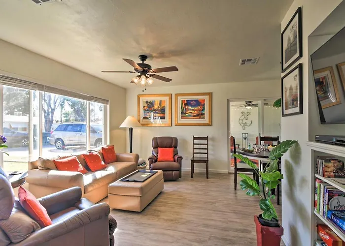 Pet-friendly Home: Breezeway & Fenced Yard * Phoenix