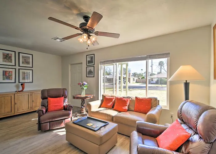 Pet-friendly Home: Breezeway & Fenced Yard