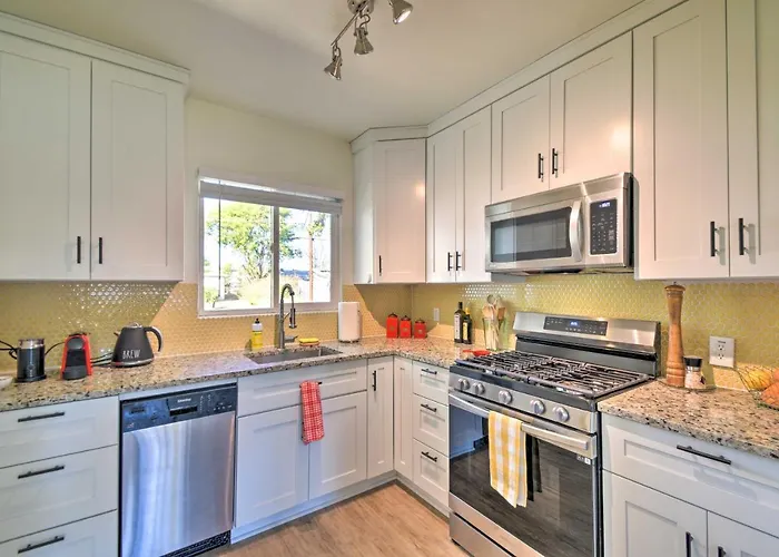 Pet-friendly Home: Breezeway & Fenced Yard Phoenix