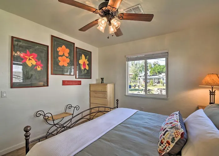 Pet-friendly Home: Breezeway & Fenced Yard *