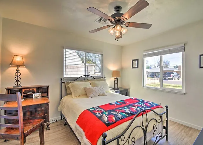 Pet-friendly Home: Breezeway & Fenced Yard Holiday home Phoenix