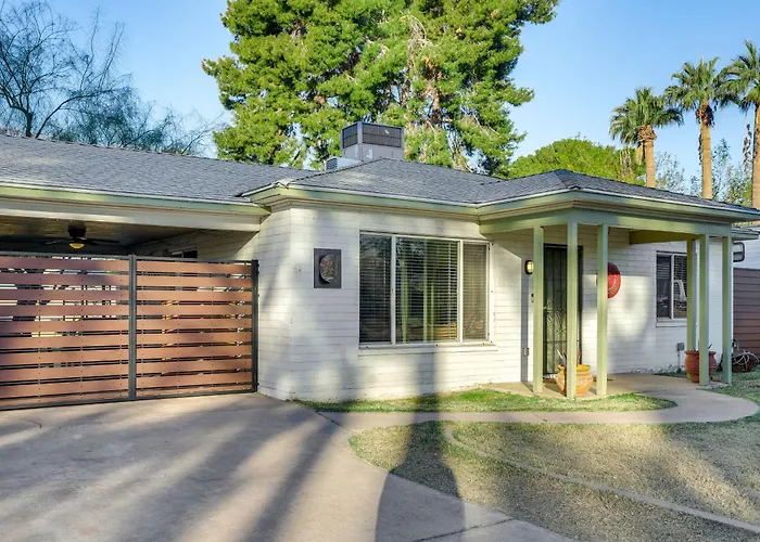 Holiday home Pet-friendly Home: Breezeway & Fenced Yard Phoenix