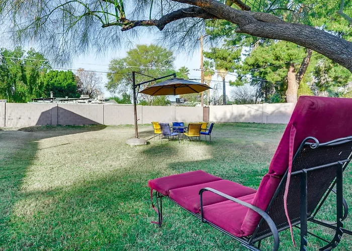 Pet-friendly Home: Breezeway & Fenced Yard Holiday home *